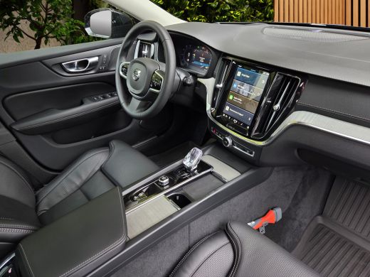 Volvo  V60 2.0 B4 Ultra Dark | Massage/ventilatie | Pano | 360 Cam | Trekhaak | Harman/Kardon | Memory ActivLease financial lease