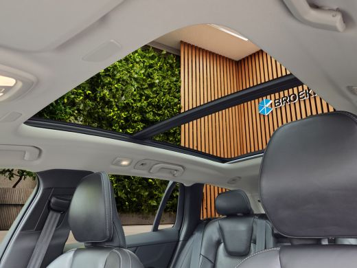 Volvo  V60 2.0 B4 Ultra Dark | Massage/ventilatie | Pano | 360 Cam | Trekhaak | Harman/Kardon | Memory ActivLease financial lease