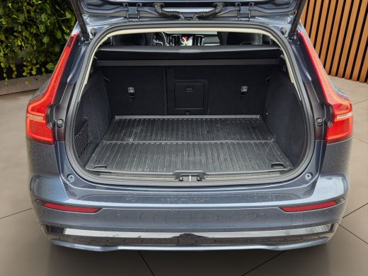 Volvo  V60 2.0 B4 Ultra Dark | Massage/ventilatie | Pano | 360 Cam | Trekhaak | Harman/Kardon | Memory ActivLease financial lease