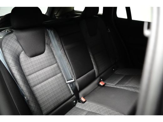 Volvo  V60 T6 Recharge AWD Core Bright | Long Range | Camera | Keyless | Stoelverwarming | Google | 18" | St... ActivLease financial lease