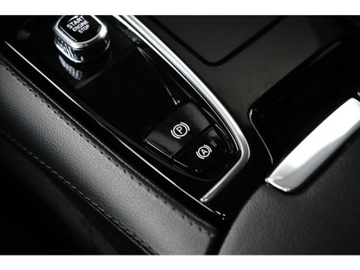 Volvo  V60 T6 Recharge AWD Core Bright | Long Range | Camera | Keyless | Stoelverwarming | Google | 18" | St... ActivLease financial lease