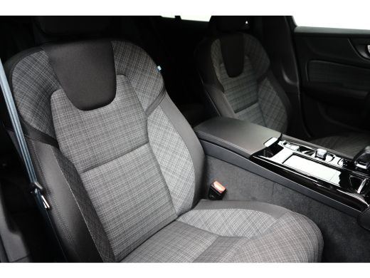 Volvo  V60 T6 Recharge AWD Core Bright | Long Range | Camera | Keyless | Stoelverwarming | Google | 18" | St... ActivLease financial lease