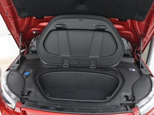 Volvo  XC40 Recharge P8 AWD R-Design | SOH 92% | Stoel & stuurverwarming | Trekhaak | Warmtepomp | Leder/Alca... ActivLease financial lease