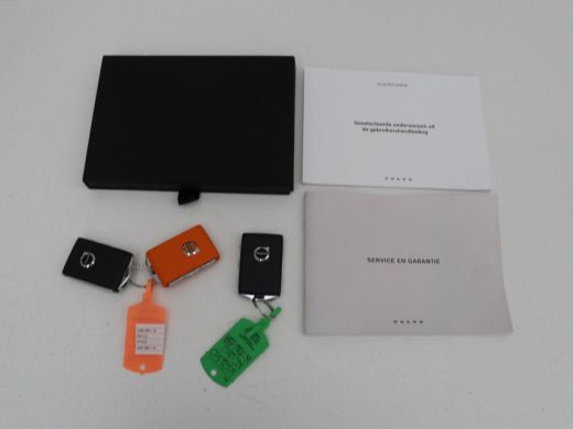 Volvo  XC40 Recharge P8 AWD R-Design | SOH 92% | Stoel & stuurverwarming | Trekhaak | Warmtepomp | Leder/Alca... ActivLease financial lease