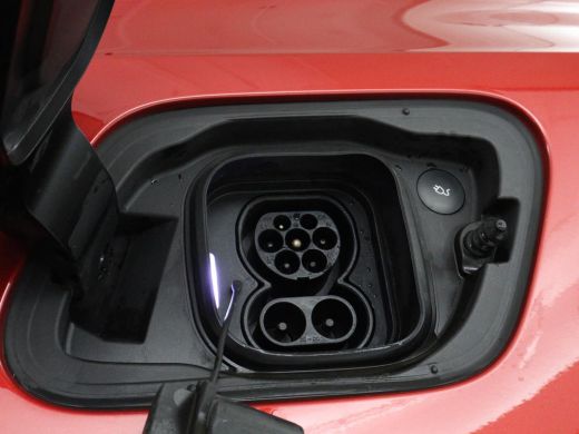 Volvo  XC40 Recharge P8 AWD R-Design | SOH 92% | Stoel & stuurverwarming | Trekhaak | Warmtepomp | Leder/Alca... ActivLease financial lease