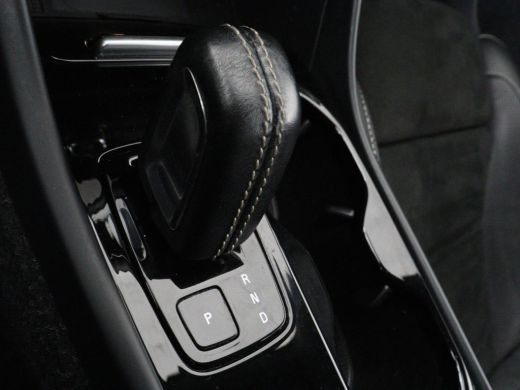 Volvo  XC40 Recharge P8 AWD R-Design | SOH 92% | Stoel & stuurverwarming | Trekhaak | Warmtepomp | Leder/Alca... ActivLease financial lease