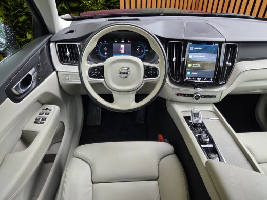 Volvo  XC60 2.0 T6 Plug-in hybrid AWD Inscription | Trekhaak | Camera | Pano | Harman/Kardon | Memory ActivLease financial lease
