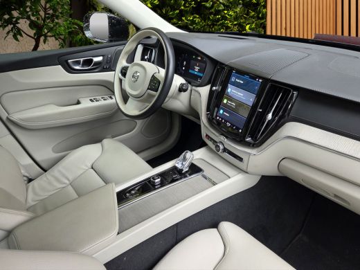 Volvo  XC60 2.0 T6 Plug-in hybrid AWD Inscription | Trekhaak | Camera | Pano | Harman/Kardon | Memory ActivLease financial lease