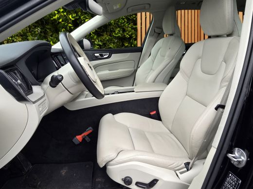 Volvo  XC60 2.0 T6 Plug-in hybrid AWD Inscription | Trekhaak | Camera | Pano | Harman/Kardon | Memory ActivLease financial lease