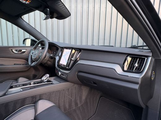 Volvo  XC60 2.0 T6 Plug-in hybrid AWD Plus Dark | 360 Camera | Harman/Kardon | Trekhaak | Panodak | Dodehoek ... ActivLease financial lease