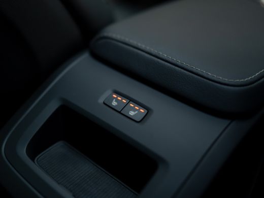 Volvo  XC60 2.0 T6 Plug-in hybrid AWD Plus Dark | 360 Camera | Harman/Kardon | Trekhaak | Panodak | Dodehoek ... ActivLease financial lease