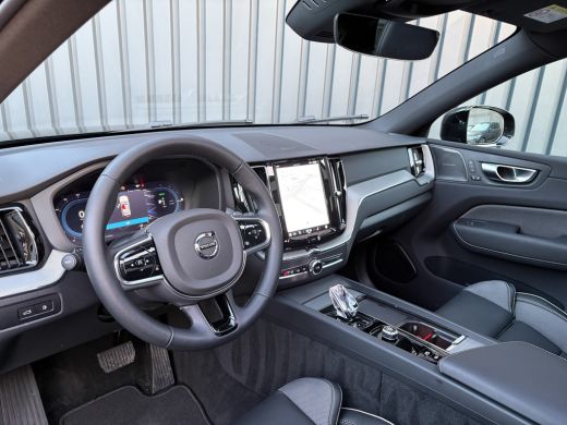 Volvo  XC60 2.0 T6 Plug-in hybrid AWD Plus Dark | 360 Camera | Harman/Kardon | Trekhaak | Panodak | Dodehoek ... ActivLease financial lease