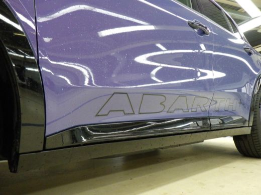 Abarth 600e Scorpionissima 54 kWh 280pk | SABELT-Seats | Torsen-Sper differentieel | Adaptive Cruise | Alcant... ActivLease financial lease