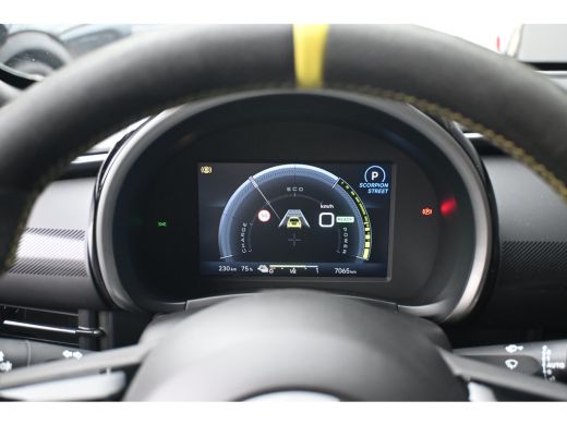 Abarth 600e Scorpionissima 54 kWh 280pk | SABELT-Seats | Torsen-Sper differentieel | Adaptive Cruise | Alcant... ActivLease financial lease