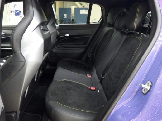 Abarth 600e Scorpionissima 54 kWh 280pk | SABELT-Seats | Torsen-Sper differentieel | Adaptive Cruise | Alcant... ActivLease financial lease