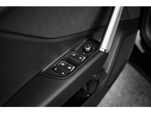 Audi Q2 35 TFSI S Edition | Adaptieve cruise control | Optiek zwart | Comfortpakket | Privacy glas ActivLease financial lease