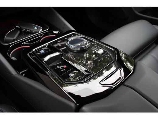 BMW i5 eDrive40 84kWh | ORIGINEEL NL! | B&W AUDIO | CAMERA | LUXE LEDER | STOELVERWARMING | DEALER OH! ActivLease financial lease