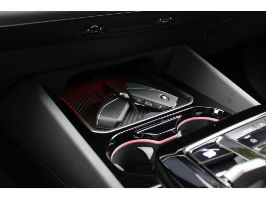 BMW i5 eDrive40 84kWh | ORIGINEEL NL! | B&W AUDIO | CAMERA | LUXE LEDER | STOELVERWARMING | DEALER OH! ActivLease financial lease