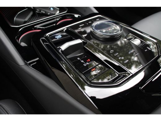 BMW i5 eDrive40 84kWh | ORIGINEEL NL! | B&W AUDIO | CAMERA | LUXE LEDER | STOELVERWARMING | DEALER OH! ActivLease financial lease