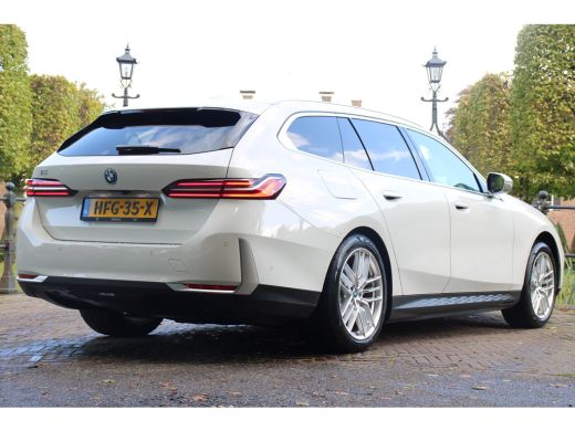 BMW i5 eDrive40 84kWh | ORIGINEEL NL! | B&W AUDIO | CAMERA | LUXE LEDER | STOELVERWARMING | DEALER OH! ActivLease financial lease