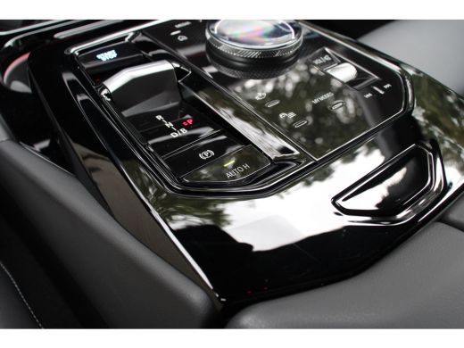 BMW i5 eDrive40 84kWh | ORIGINEEL NL! | B&W AUDIO | CAMERA | LUXE LEDER | STOELVERWARMING | DEALER OH! ActivLease financial lease