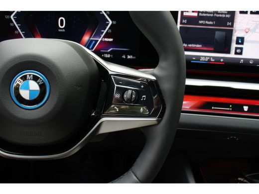 BMW i5 eDrive40 84kWh | ORIGINEEL NL! | B&W AUDIO | CAMERA | LUXE LEDER | STOELVERWARMING | DEALER OH! ActivLease financial lease