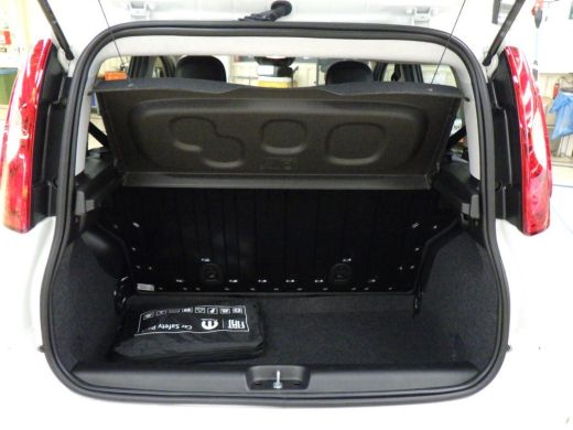 Fiat Panda 1.0 Hybrid City 8 Jaar Garantie! | Parkeersensoren | Airco | Cruise Control | Bluetooth | DAB+ | ... ActivLease financial lease