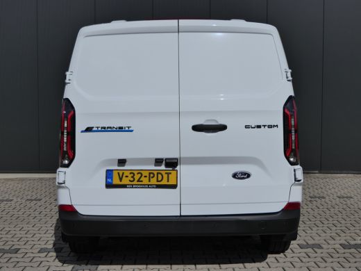 Ford E-Transit Custom 320 L2H1 Trend 65 kWh | 2300kg Trekgewicht | Lengte 2! | Camera | Stoelverwarming | Verwarmde Voo... ActivLease financial lease