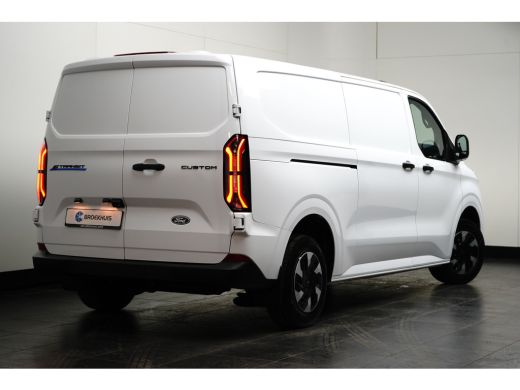 Ford E-Transit Custom 320 L2H1 Trend 65 kWh | 2300kg Trekgewicht | Lengte 2! | Camera | Stoelverwarming | Verwarmde Voo... ActivLease financial lease