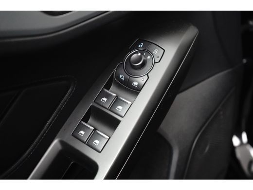 Ford Focus 1.0 EcoBoost Hybrid ST Line | Winterpack | Camera | LED | Cruise Control | Keyless Entry/Go | DAB... ActivLease financial lease