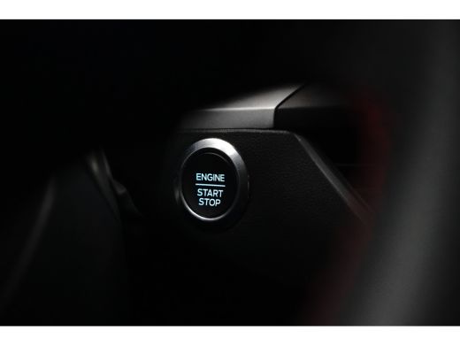 Ford Focus 1.0 EcoBoost Hybrid ST Line | Winterpack | Camera | LED | Cruise Control | Keyless Entry/Go | DAB... ActivLease financial lease