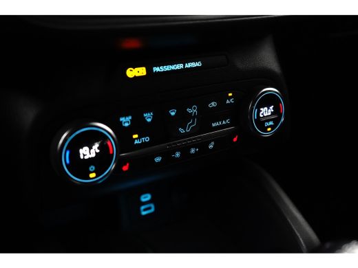 Ford Focus 1.0 EcoBoost Hybrid ST Line | Winterpack | Camera | LED | Cruise Control | Keyless Entry/Go | DAB... ActivLease financial lease