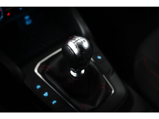 Ford Focus 1.0 EcoBoost Hybrid ST Line | Winterpack | Camera | LED | Cruise Control | Keyless Entry/Go | DAB... ActivLease financial lease