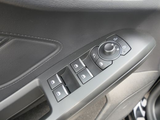 Ford Focus 1.0 EcoBoost Hybrid ST Line | Winterpack | Camera | LED | Cruise Control | Keyless Entry/Go | DAB... ActivLease financial lease