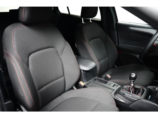 Ford Focus 1.0 EcoBoost Hybrid ST Line | Winterpack | Camera | LED | Cruise Control | Keyless Entry/Go | DAB... ActivLease financial lease