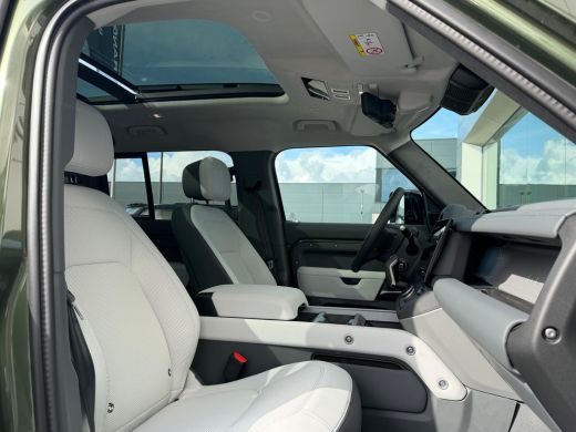 Land Rover Defender 110 P300e X-Dynamic HSE | Pano | El. trekhaak | Koelbox | Black Pack | Cold Climate | Alcantara h... ActivLease financial lease