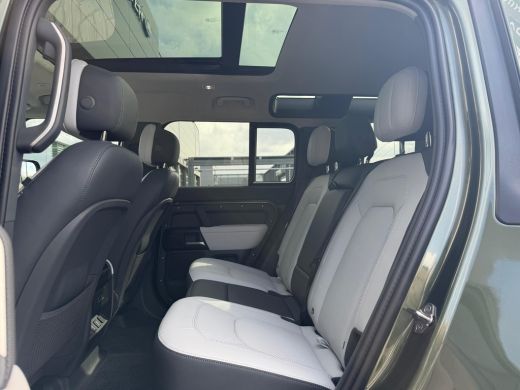 Land Rover Defender 110 P300e X-Dynamic HSE | Pano | El. trekhaak | Koelbox | Black Pack | Cold Climate | Alcantara h... ActivLease financial lease