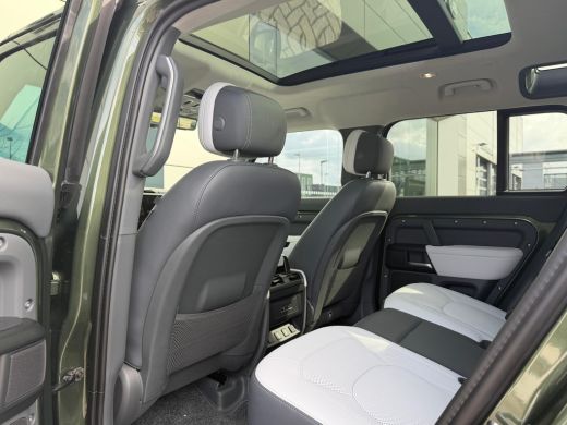 Land Rover Defender 110 P300e X-Dynamic HSE | Pano | El. trekhaak | Koelbox | Black Pack | Cold Climate | Alcantara h... ActivLease financial lease