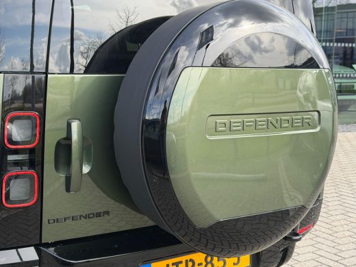 Land Rover Defender 110 P300e X-Dynamic HSE | Pano | El. trekhaak | Koelbox | Black Pack | Cold Climate | Alcantara h... ActivLease financial lease