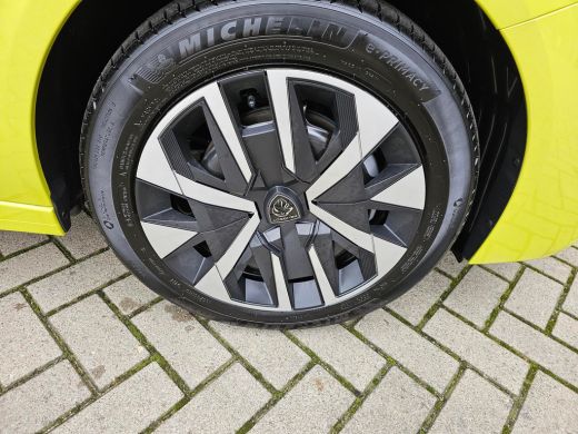 Peugeot 208 1.2 PureTech Style Navigatie | Cruise Control | 6-Versnellingen | Parkeer Sensoren ActivLease financial lease