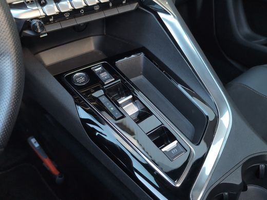 Peugeot 3008 1.6 HYbrid 225 GT | Adap. Cruise Control | Pano | Camera | Stoelverwarming | | Achteruitrijcamera... ActivLease financial lease