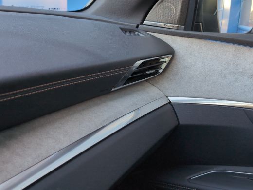 Peugeot 3008 1.6 HYbrid 225 GT | Adap. Cruise Control | Pano | Camera | Stoelverwarming | | Achteruitrijcamera... ActivLease financial lease