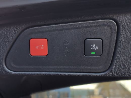Peugeot 3008 1.6 HYbrid 225 GT | Adap. Cruise Control | Pano | Camera | Stoelverwarming | | Achteruitrijcamera... ActivLease financial lease