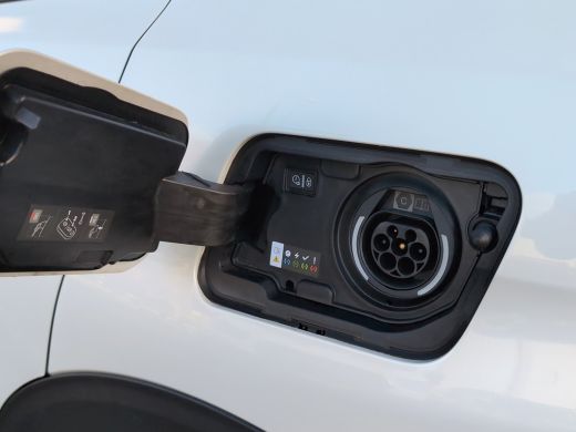 Peugeot 3008 1.6 HYbrid 225 GT | Adap. Cruise Control | Pano | Camera | Stoelverwarming | | Achteruitrijcamera... ActivLease financial lease