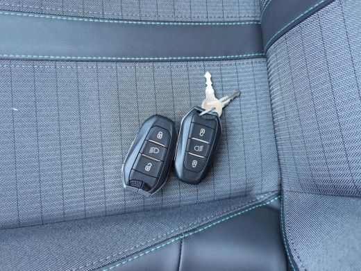 Peugeot e-2008 EV Allure Pack 50 kWh 3 Fase | Afn. Trekhaak | Achteruitrijcamera | Navigatie by App | Full-LED |... ActivLease financial lease