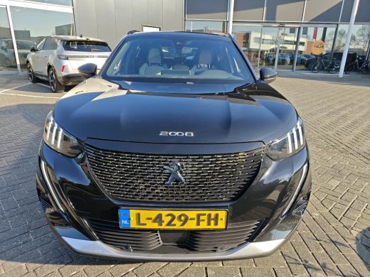 Peugeot e-2008 EV GT Pack 50 kWh 3 Fase | Schuif-/Kanteldak | Adaptive Cruise | Leder | Alcantara | Dodehoek-Det... ActivLease financial lease
