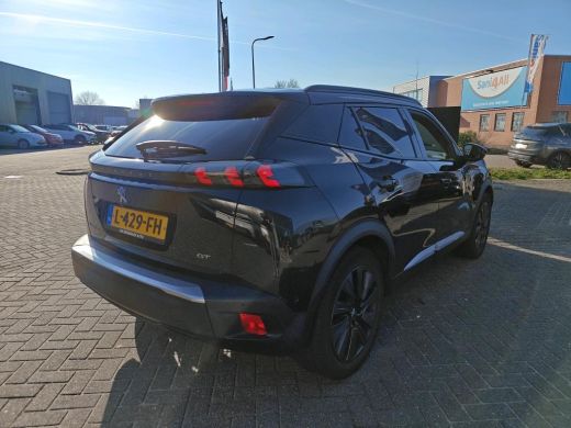 Peugeot e-2008 EV GT Pack 50 kWh 3 Fase | Schuif-/Kanteldak | Adaptive Cruise | Leder | Alcantara | Dodehoek-Det... ActivLease financial lease