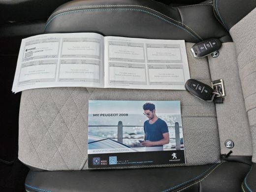 Peugeot e-2008 EV GT Pack 50 kWh 3 Fase | Schuif-/Kanteldak | Adaptive Cruise | Leder | Alcantara | Dodehoek-Det... ActivLease financial lease
