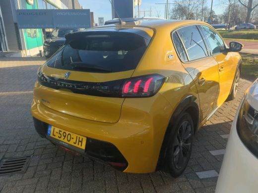 Peugeot e-208 EV Allure Pack 50 kWh 3 Fase 11kW | Navigatie | Achteruitrijcamera | Keyless-Start | Full-LED | G... ActivLease financial lease