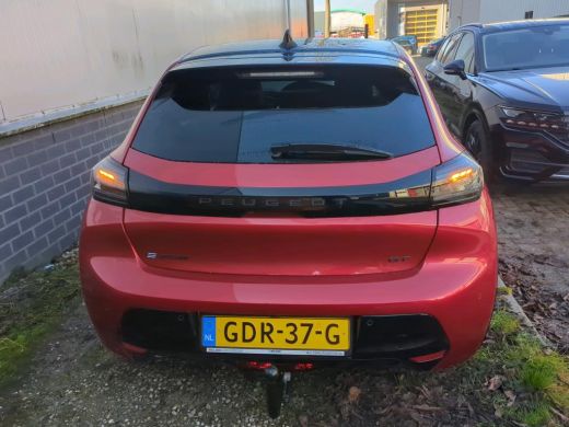 Peugeot e-208 EV GT 51 kWh | Afn. Trekhaak | Massage | Alcantara | Elektr. Stoelen | Warmtepomp | Stoelverwarmi... ActivLease financial lease